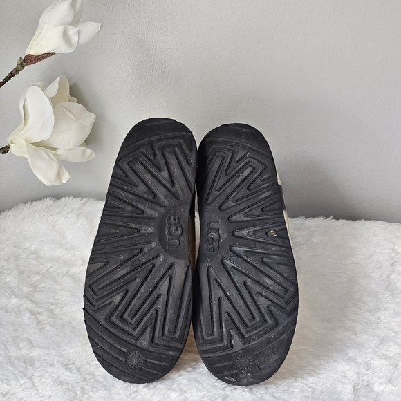 UGG Classic Clear Mini Boot - Picture 7 of 12